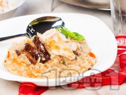 Варен бял ориз с подправки, гъби манатарки, бяло вино и пилешко филе - снимка на рецептата